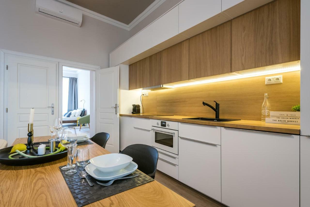 H75 Apartments Kosice Centre Buitenkant foto